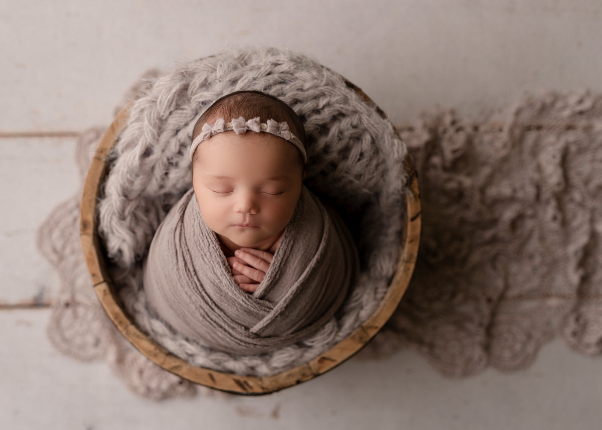 Criss Cross Wrap & Bowl Pose newborn posing and editing video by Appleseed Photography
